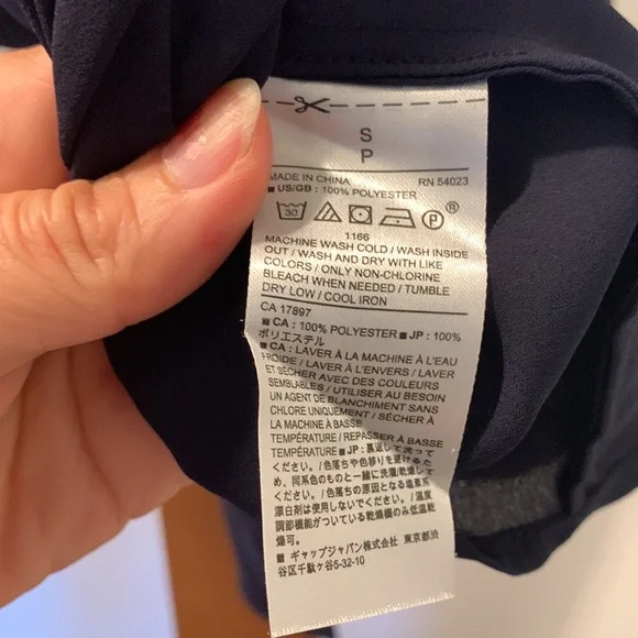 💥 Banana Republic sleeveless top with knot on front side - Picture 8 of 8